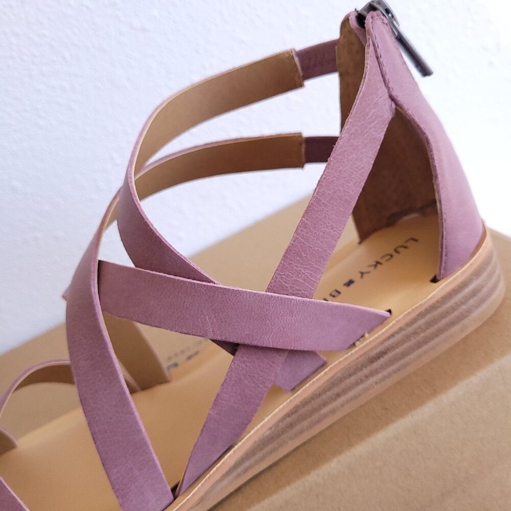 New Lucky Brand Women's "Helenka" leather sandal in amazing Mauve color - Picture 3 of 10